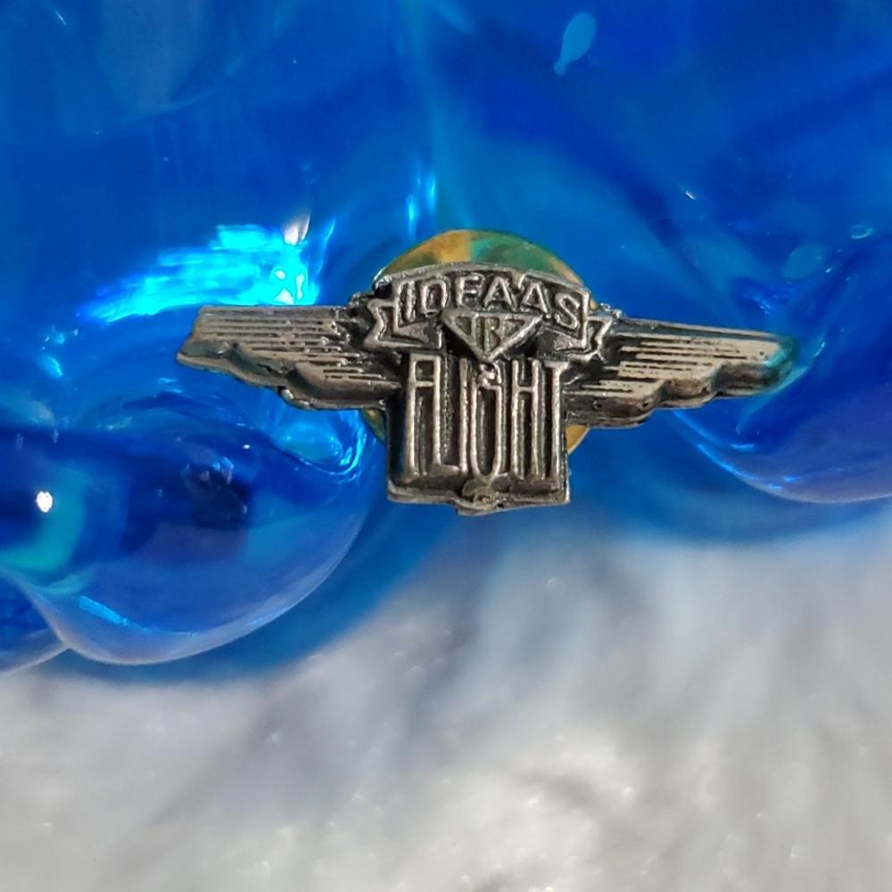 AMERICAN AIRLINES Vintage IdeAAs in Flight Commemorative Pin pilot lapel Crew
